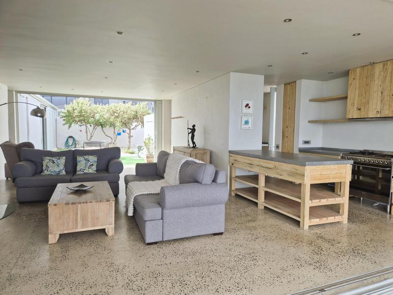 4 Bedroom Property for Sale in Perlemoenbaai Western Cape